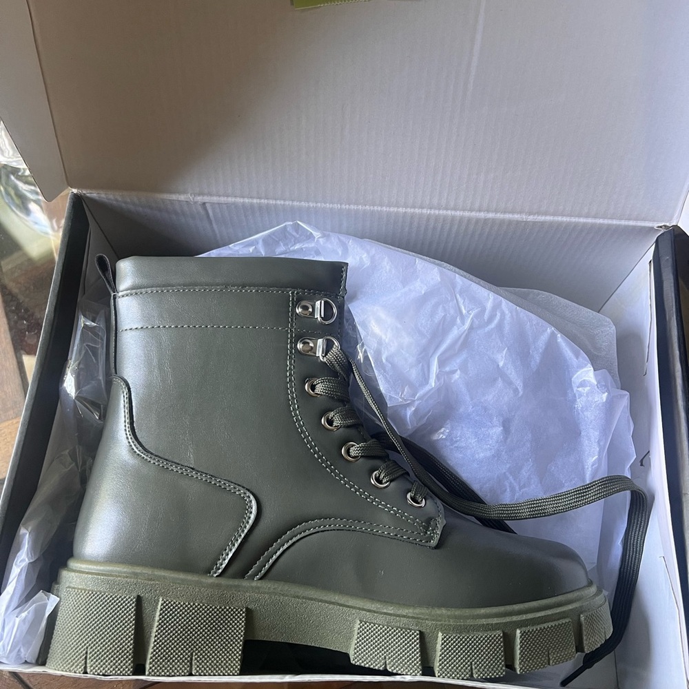 Fashion Nova Zachie Green Boots